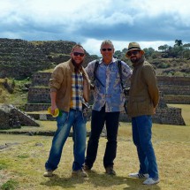 Poldi, Alfred and Cuitlahuac in the ruins of Teotenango